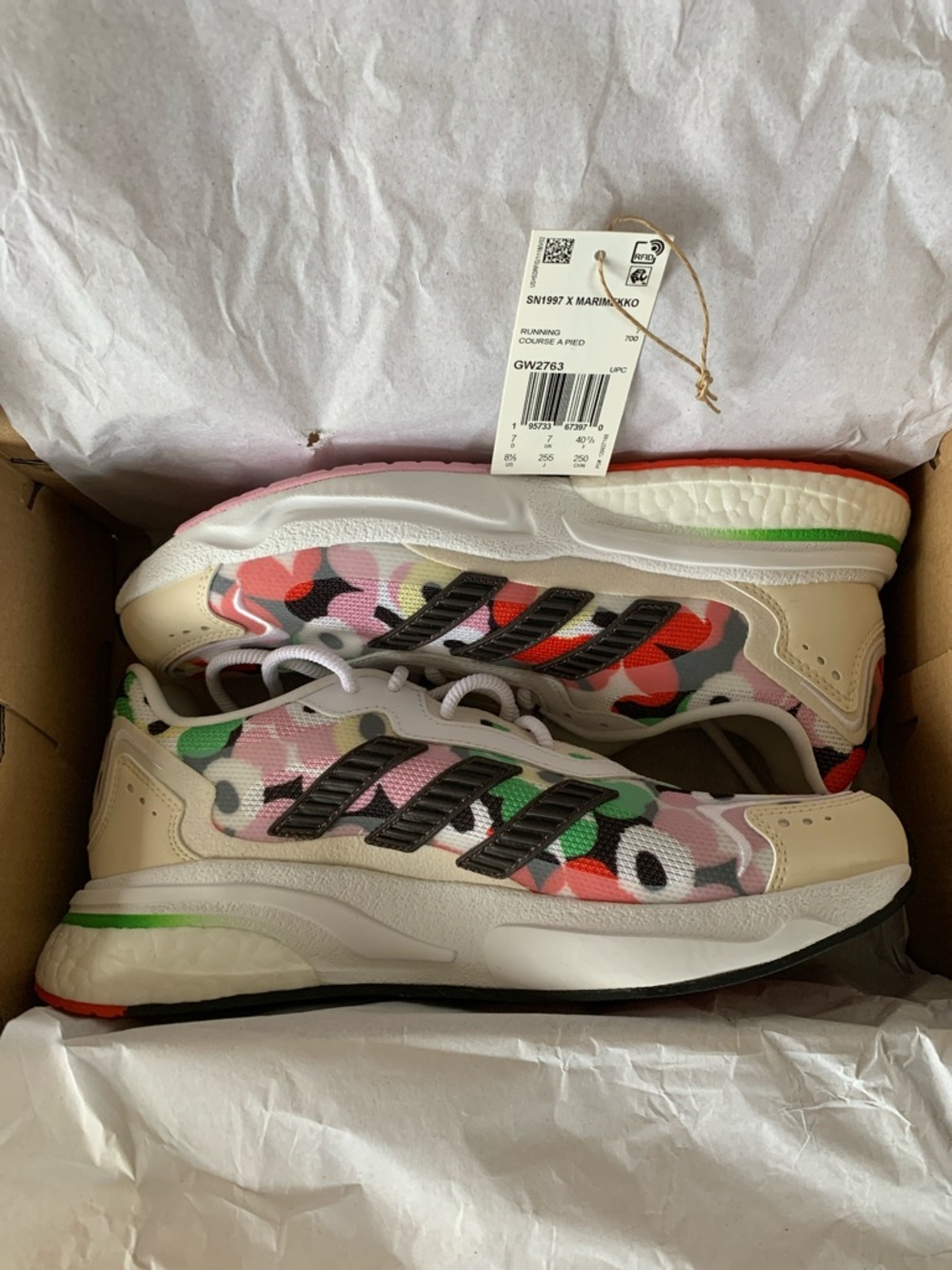 🌸 Marimekko x Adidas collaboration unikko pattern sneakers NIB 🌸